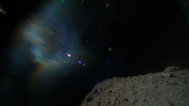 Imagen de la superficie de Ryugu tomada por uno de los exploradores.