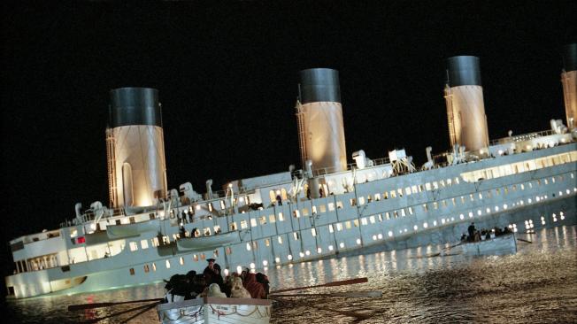 La película Titanic, dirigida por el canadiense James Cameron, fue muy exitosa en las salas de cine. El director tambiés es otro de los interesados en la subasta.