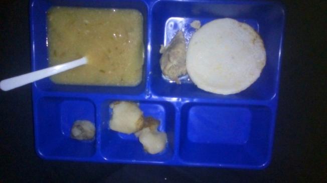 Esta es una muestra de las comidas que ha diario les ofrecen a los reclusos en El Pedregal.