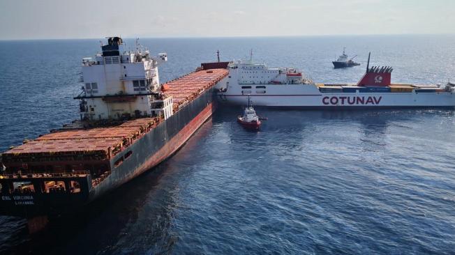 Dos barcos chocan en el mediterraneo y provocan derrame de liquido