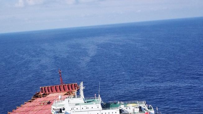 Dos barcos chocan en el mediterraneo y provocan derrame de liquido