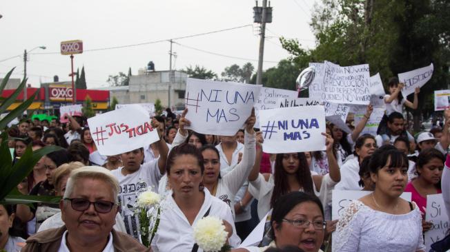 Mujeres que marchan en el municipio de Ecatepec, en el Estado de México (México), para exigir justicia y seguridad luego de la detención de Juan Carlos 'N" y su esposa, Patricia 'N'.