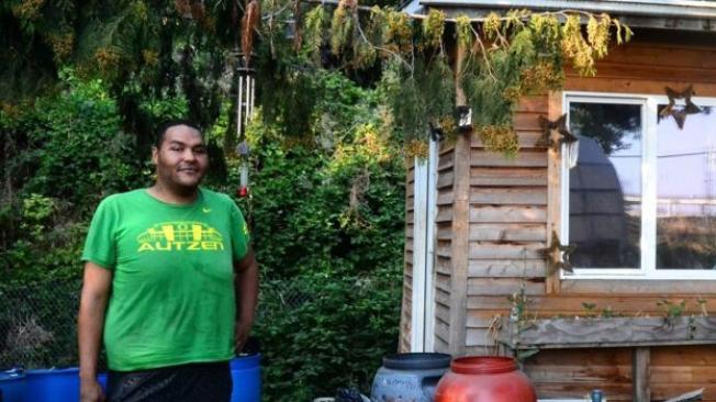 Tequila es un hombre transgénero de 37 años que vive en un campamento para personas sin casa en Portland.