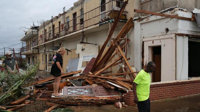 Vista de un edificio colapsado tras la llegada del huracán Michael, en Panama City, Florida. El desastre ya deja al menos un muerto.