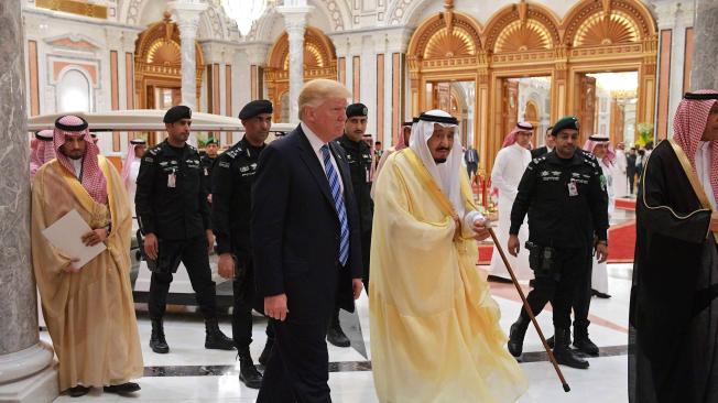 El presidente de Estados Unidos, Donald Trump, y el rey de Arabia Saudí, Salman bin Abdulaziz, en una cumbre celebrada en Riad en 2017.