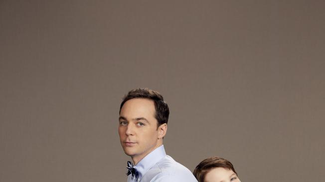 Jim Parson e Iain Armitage son los actores que interpretan a Sheldon Cooper, el primero en The Big Bang Theory; el segundo en Young Sheldon.