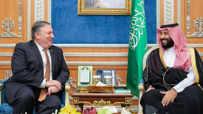 El secretario de Estado de EE. UU., Mike Pompeo, en su reunión con el príncipe heredero Mohammed Bin Salman.