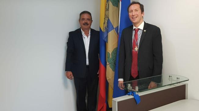 Pablo Gómez, vicepresidente de Euro-American Commercial Group Cali. con el Embajador.