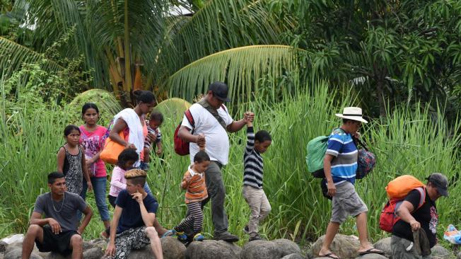 En la ciudad de Tecun Uman, Guatemala, los migrantes hondureños han tenido que sortear muchos obstáculos.