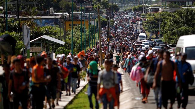 A pesar de las advertencias del presidente de Estados Unidos, Donald Trump, la caravana migrante de hondureños sigue su marcha.