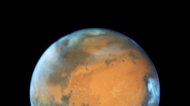 Los científicos constataron que las concentraciones de oxígeno molecular son particularmente altas en la regiones polares del planeta rojo, mientras que en algunas de esas salmueras localizadas bajo la superficie marciana podrían contener suficiente O2 para sustentar vida aeróbica.