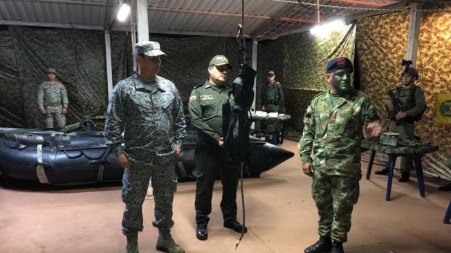 Los generales Carlos Eduardo Bueno, y Jorge Hernando Nieto recibieron un informe sobre el trabajo de la lucha contra el narcotráfico en Vichada.