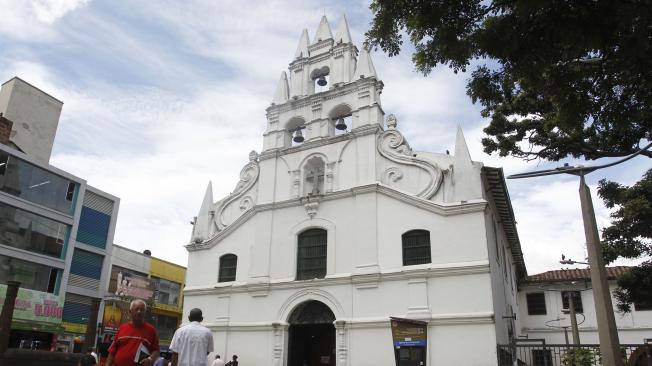 Iglesia La Veracruz: En 1712 fue inaugurada una primera versión de La Veracruz debido al interés de algunas figuras religiosas de la época colonial. Cayó en ruinas y terminó demolida por completo, en 1803 terminó la contrucción de la edificación que hasta hoy observamos.