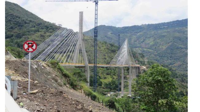 Las fotos que siembran duda sobre calidad de obra del puente Hisgaura.