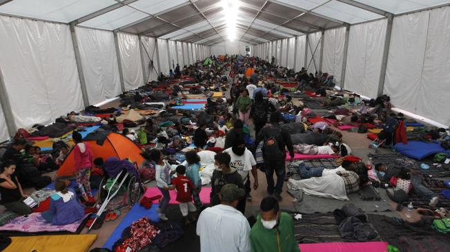 Miles de personas de la caravana inmigrante que ya se encuentran en Ciudad de México esperan a los compañeros todavía dispersos en otros puntos del país.