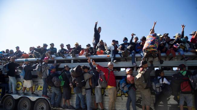 Más de 9.000 migrantes centroamericanos divididos en varias caravanas se desplazan a través de México rumbo a Estados Unidos, un mes después de que este éxodo masivo se iniciara en Honduras.
