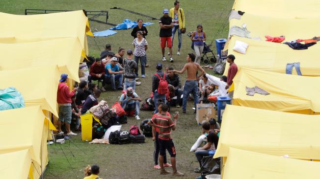 Durante la mañana de este lunes hubo enfrentamientos entre ciudadanos venezolanos al interior del refugio instalado por el Distrito.