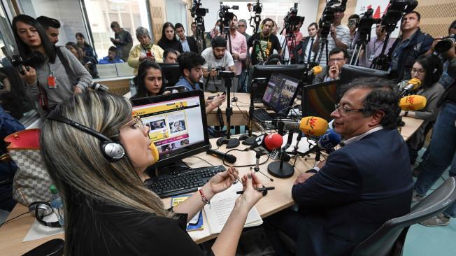 El senador Gustavo Petro estuvo en una entrevista en la La W Radio.