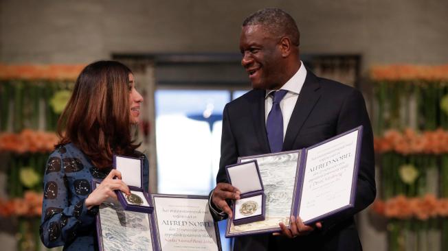 Al recibir su premio Nobel de la Paz, el médico congoleño Denis Mukwege y la yazidí Nadia Murad, exesclava de los yihadistas convertida en activista, pidieron acabar con la indiferencia y proteger a las víctimas de violencias sexuales, a menudo relegadas según ellos por consideraciones mercantiles.