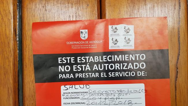 De nuevo, personal de la secretaría de Salud de Antioquia puso los sellos de cierre en las instalaciones de la clínica.