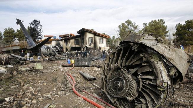 Otro de los motores del avión estrellado en Irán.