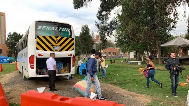 Un grupo de 32 ciudadanos venezolanos abandonó este lunes el campamento humanitario en la localidad de Engativá en Bogotá.