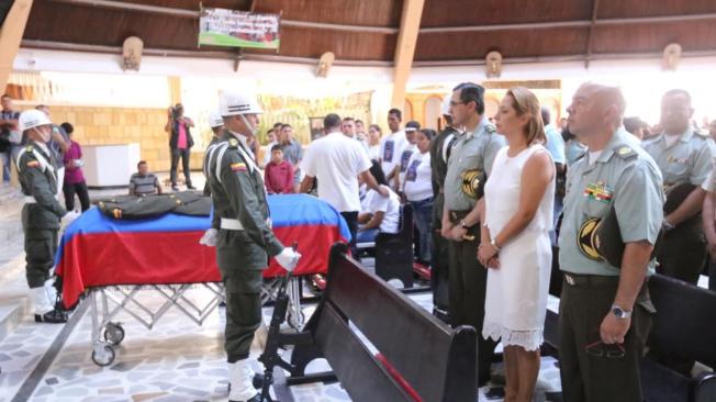 Las autoridades del departamento acompañaron a la familia de Juan Felipe Manjarez en las exequias.