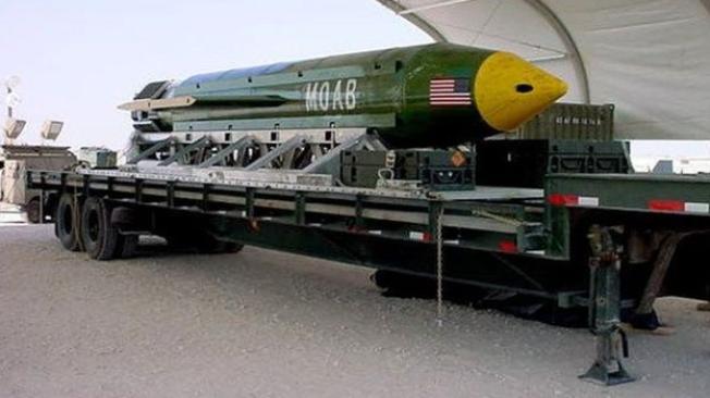 La MOAB, o "madre de todas las bombas", forma parte del arsenal de la Fuerza Aérea de Estados Unidos.