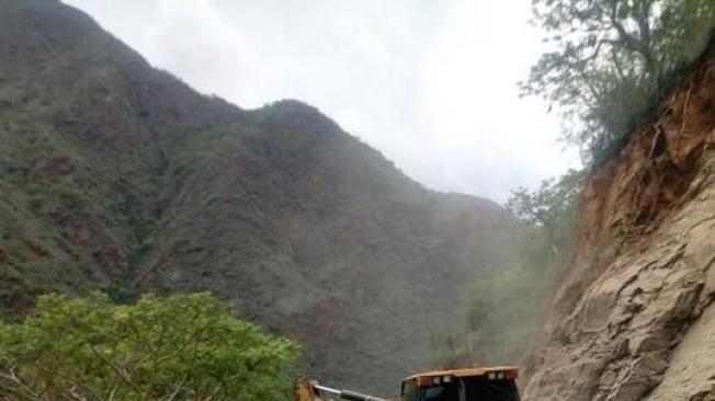La nueva carretera se está construyendo al filo de la montaña en cercanías al río Chicamocha, en parte del cañón de ese afluente en Santander