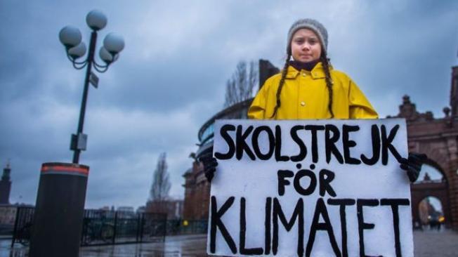 La protesta de Greta Thunberg comenzó en agosto de 2018 frente al Parlamento sueco.