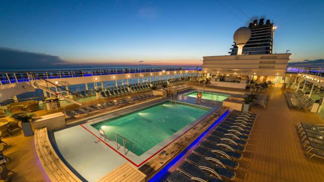 El Zenith cuenta con piscinas y terrazas para disfrutar del sol y de las vistas del Mediterráneo.