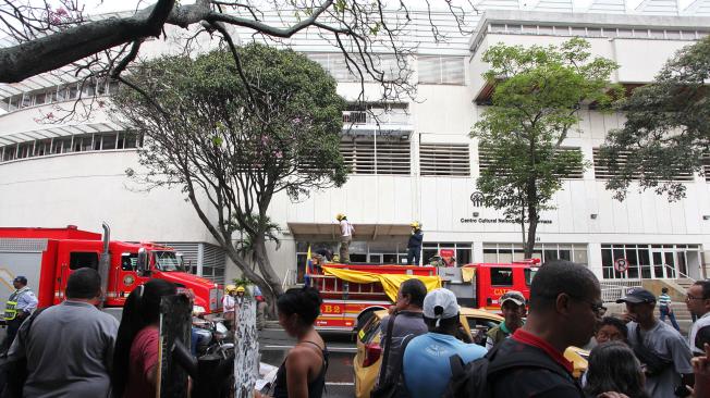 Empleados y visitantes del Centro Culturas Comfandi fueron evacuados