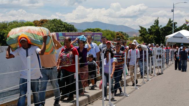 La migración de venezolanos hacia Colombia ha aumentado a raíz de la crisis política y social que enfrenta el país.