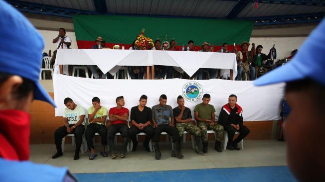 Los detenidos en la audiencia, en el polideportivo de Tacueyó, en Toribío.