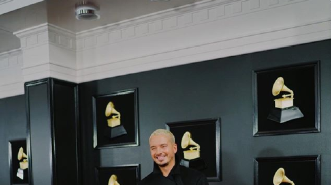 J Balvin, a su llegada a la ceremonia de los Grammy.