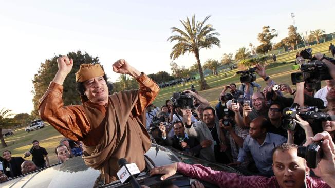Muamar Gadafi, quien por 42 años mantuvo el poder en Libia y fue derrocado y asesinado en el 2011.