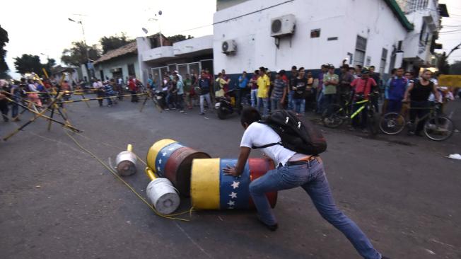 En Ureña se presentaron los primeros choques con la policía venezolana.