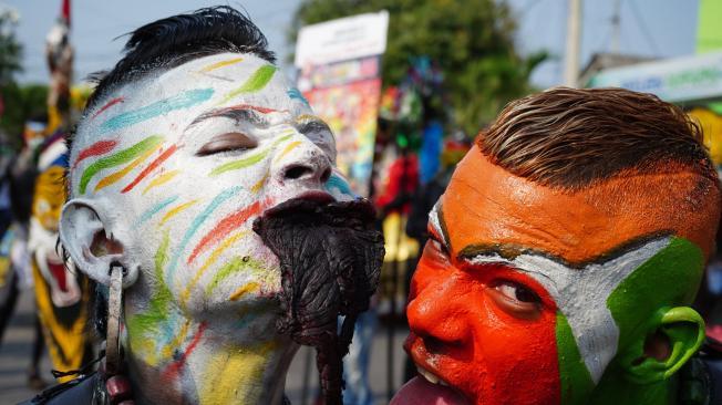 Los indios también tiene su lugar en el Carnaval de Barranquilla, por estos estos ejemplares salieron bailando en la Gran Parada de Carlos Franco.