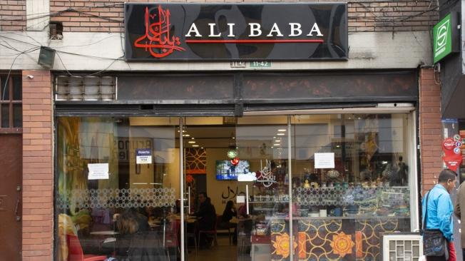 Alí Babá, restaurante de comida árabe en la carrera novena con calle once, mantiene la tradición de la gastronomía árabe en el sector.