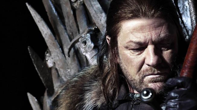 Ned Stark, el protagonista de la primera temporada de Game of Thrones, fue decapitado por orden del maquiavélico rey Joffrey Baratheon. Una de las muertes más increíbles y lamentables de la serie, la cual tendrá este año su última temporada.