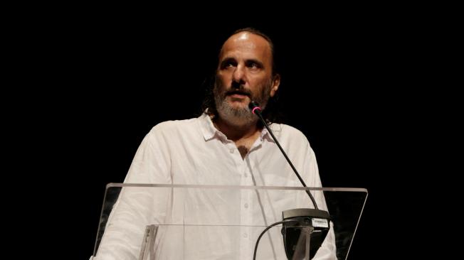 El director artístico del festival, el cineasta colombiano Felipe Aljure, antes de la proyección de la cinta colombiana 'Niña errante'.