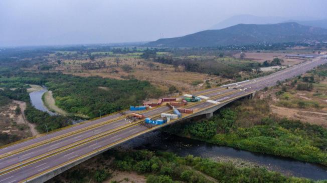 Así bloqueó Nicolás Maduro el puente internacional Tienditas