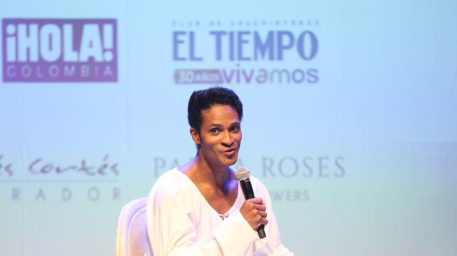 El bailarín colombiano Fernando Montaño, nacido en Buenaventura en 1985, durante la presentación de su libro ‘Una buena ventura’, en Bogotá.