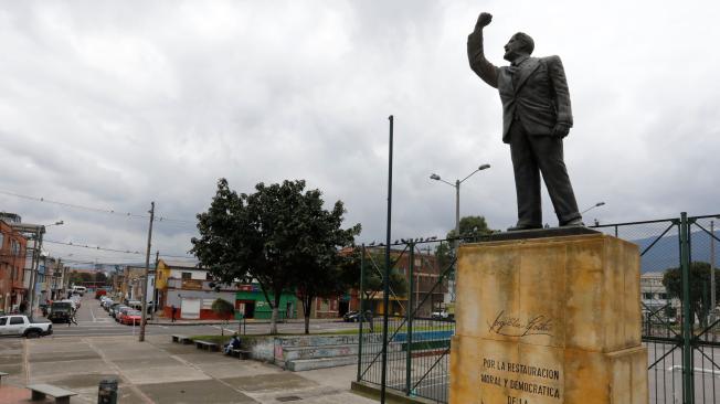 Monumento de cuerpo entero situado en el parque del barrio Gaitán, en el noroccidente bogotano, con el gesto aguerrido que más se recuerda de la oratoria del líder liberal.