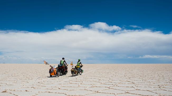 Cruzando El Salar de Uyuni (Bolivia).