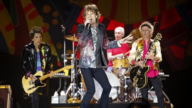 The Rolling Stones tenía planes de hacer una gira por Estados Unidos y Canadá entre el 20 de abril y el 29 de junio de este año, sin embargo, tuvo que suspenderse debido a que Mick Jagger pasará por el quirófano esta semana en una clínica de Nueva York por una afección cardiaca. A sus 75 años, esta es una de las escasas veces que la salud de su ‘Satánica majestad’ enciende las alarmas de sus aficionados alrededor del mundo.
