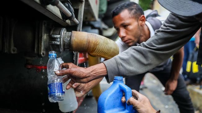 La crisis por la falta de un adecuado suministro de agua ha exasperado a la población venezolana.