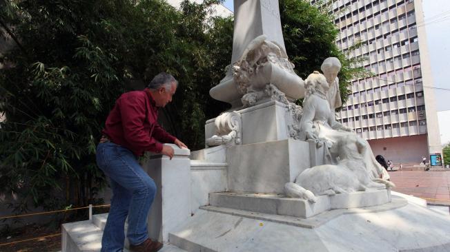 Carlos Giraldo es un defensor del monumento.