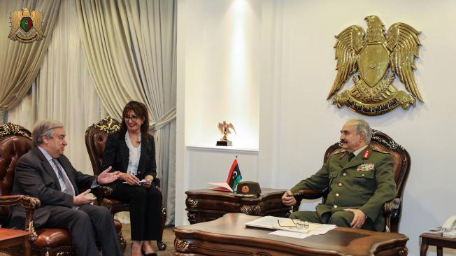El secretario general de la ONU Antonio Guterres visitó al mariscal Khalifa Haftar en Bengazi sin lograr persuadirlo de detener su ofensiva sobre Trípoli.