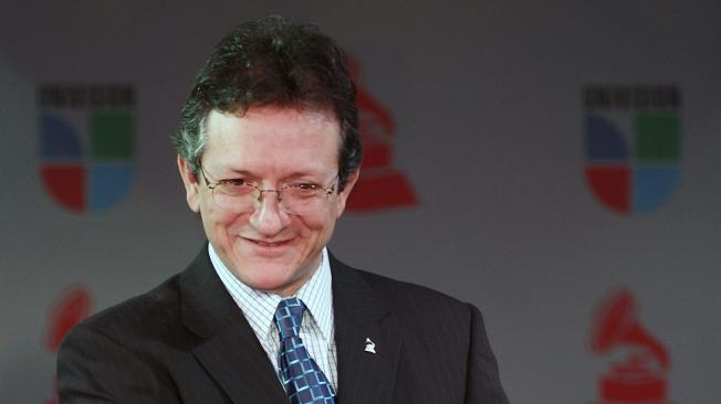 El presidente de la Academia Latina de la Grabación  durante el anuncio de las nominaciones del 2009.